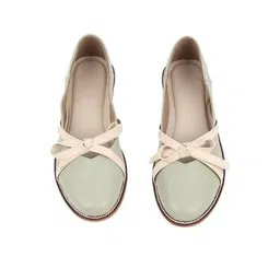 Round-Toe Slip-On Casual Shoes