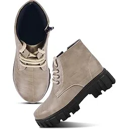 Rugged Combat Boots with Bold Lug Sole and Lace-Up Style