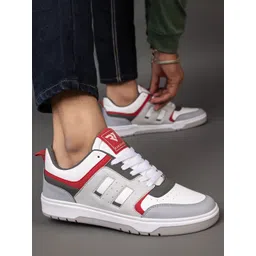 RUN SEVEN Men Colourblocked Lace Up Sneakers