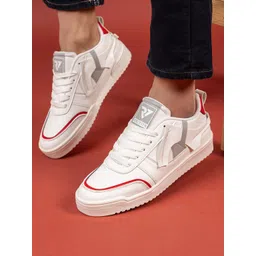 RUN SEVEN Men Colourblocked Lightweight Sneakers