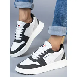 RUN SEVEN Men Colourblocked Mid Top Sneakers