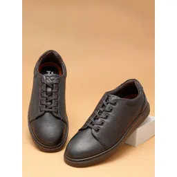 Ruosh Men Lightweight Comfort Insole Contrast Sole Textured Leather Sneakers