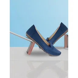 saanvishubh Women Perforations Slip-On Sneakers