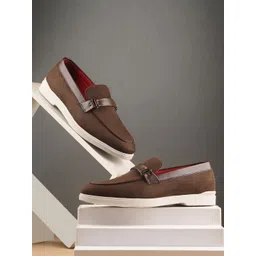 San Frissco Men Comfort Insole Contrast Sole Slip-On Sneakers