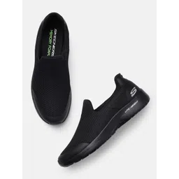 Skechers Men Dynamight Slip-On Sneakers