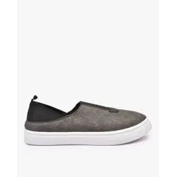 Slip-On Casual Shoes
