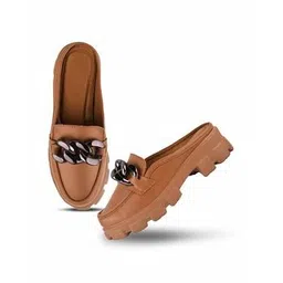 Slip-On Casual Shoes with Chain Accent