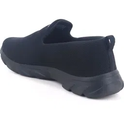 SM 675 Walking Shoes For Men