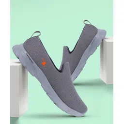 SM 675 Walking Shoes For Men