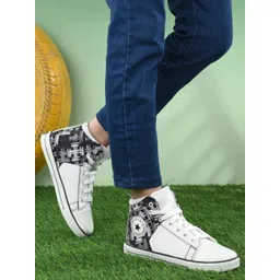 sneakers villa Women White Printed Sneakers