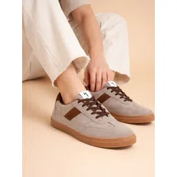 SNEAKLAB Men Colourblocked Suede Sneakers
