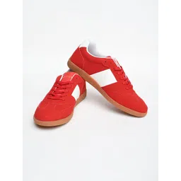 Snitch Men Red Solid With Contrast Stripe Casual Shoes