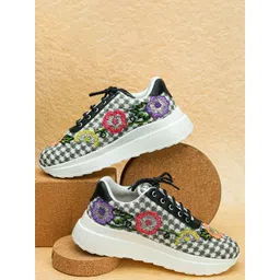 sole mates Women Printed Sneakers