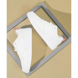 SPORT COURT 92-ILLUSTRIOUS Casuals For Women