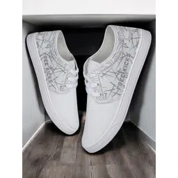 Spotwalk Men Printed Sneakers