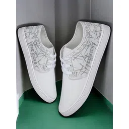 Spotwalk Men Printed Sneakers