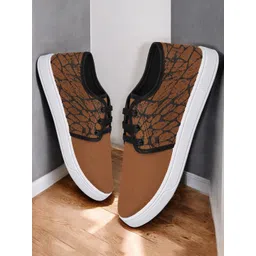 Spotwalk Men Sneakers