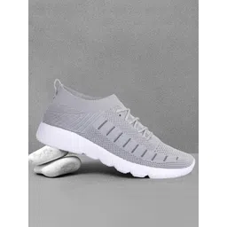 SPRENGE Men Woven Design Sneakers