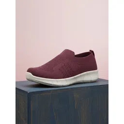 SPRENGE Women Textured Slip-On Sneakers