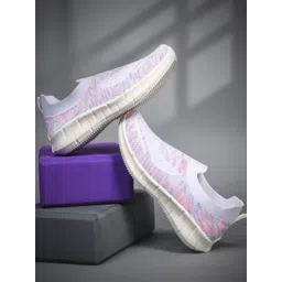 SPRENGE Women Textured Slip-On Sneakers