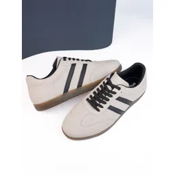 Styli Men Contrast Striped Court Sneakers