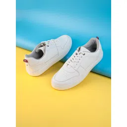Styli Men Round Toe Sneakers