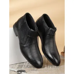 Teakwood Leathers Men Textured Casual Boots