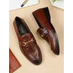 Teakwood Leathers Men Textured Leather Slip-On Sneakers