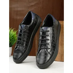 Teakwood Leathers Men Textured Leather Sneakers