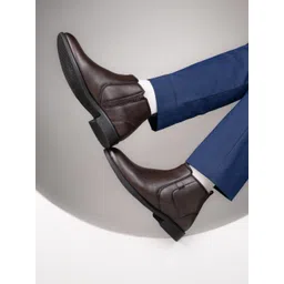 The Roadster Lifestyle Co Block-Heeled Mid-Top Chelsea Boots