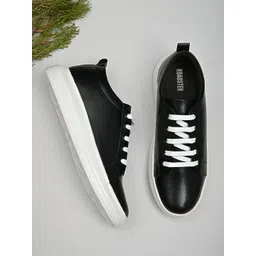 The Roadster Lifestyle Co. Men Black Round Toe Lightweight Sneakers