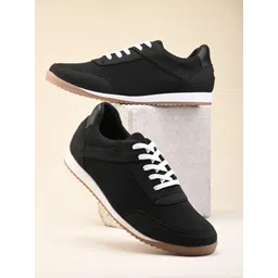 The Roadster Lifestyle Co. Men Black Textured Comfort Insole Contrast Sole Sneakers