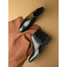 The Roadster Lifestyle Co Men Block-Heeled Chelsea Boots