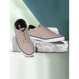 The Roadster Lifestyle Co Men Casual Sneaker