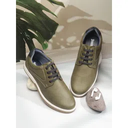 The Roadster Lifestyle Co Men Casual Sneakers