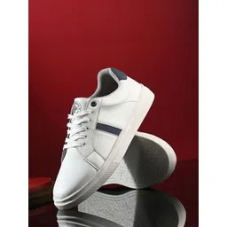 The Roadster Lifestyle Co Men Casual Sneakers