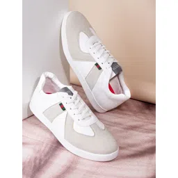 The Roadster Lifestyle Co Men Colorblocked Lace Up Sneakers