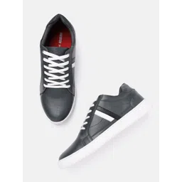 The Roadster Lifestyle Co. Men Contrast Sole Sneakers