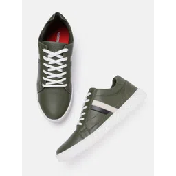 The Roadster Lifestyle Co. Men Contrast Sole Sneakers