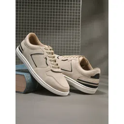 The Roadster Lifestyle Co Men  Lace-Ups Casual Sneakers