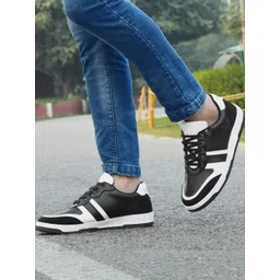 The Roadster Lifestyle Co Men Round Toe Lace-Ups Sneakers