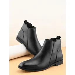 The Roadster Lifestyle Co. Men Solid Zipper Chelsea Boots