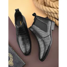 The Roadster Lifestyle Co Men Textured Chelsea Slip On Boots