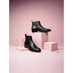 The Roadster Lifestyle Co Men Textured Round Toe Zip Chelsea Boots