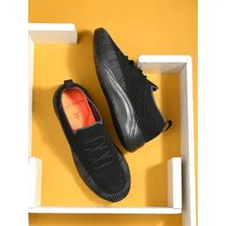 The Roadster Lifestyle Co. Men Textured Walking Shoes