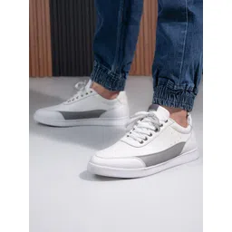 The Roadster Lifestyle Co. Men White Colourblocked Lightweight Sneakers