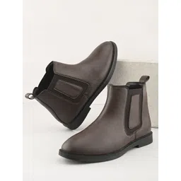 The Roadster Lifestyle Co Solid Men Chelsea Boots