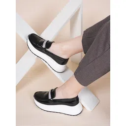 The Roadster Lifestyle Co. Women Black Embellished Slip-On Sneakers