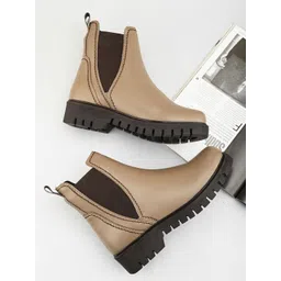 The Roadster Lifestyle Co Women Block Heeled Chelsea Boots