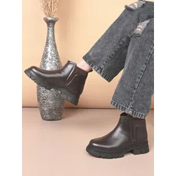 The Roadster Lifestyle Co Women Block Heeled Chelsea Boots